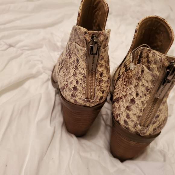 NIB Vince Camuto | Snakeskin Heel western ankle boot - Picture 4 of 7